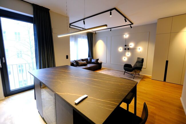 Küche und Wohnzimmer