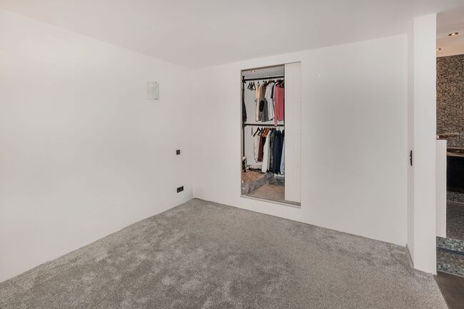 Schlafzimmer mit Ankleide