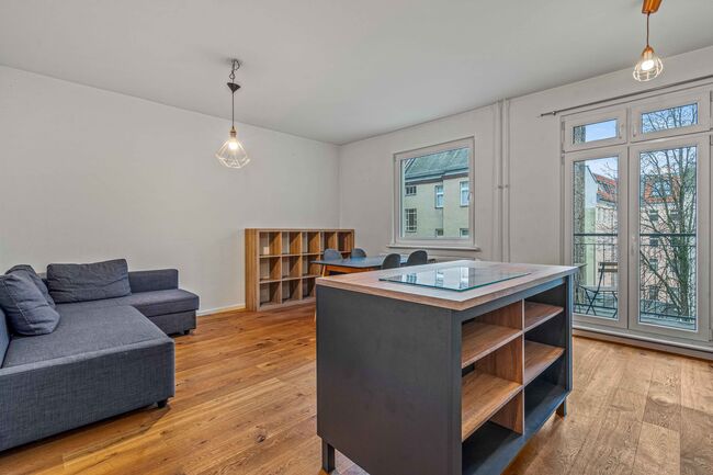 Wohnküche mit Balkon