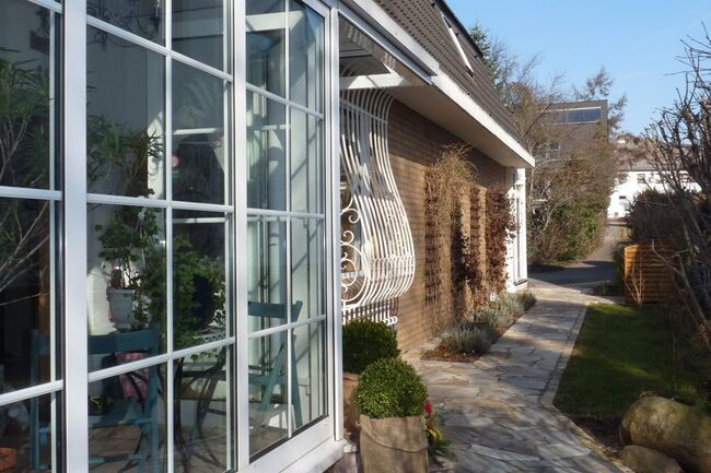 Eingang mit Blick Zufahrt