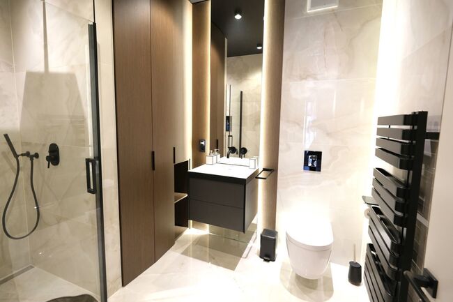 Badezimmer mit Dusche