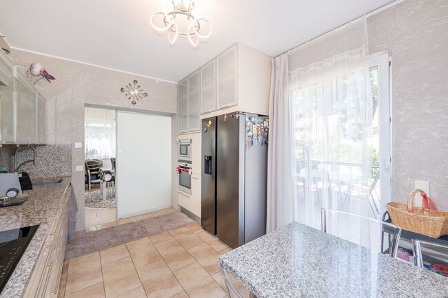 Küche mit Schiebetür